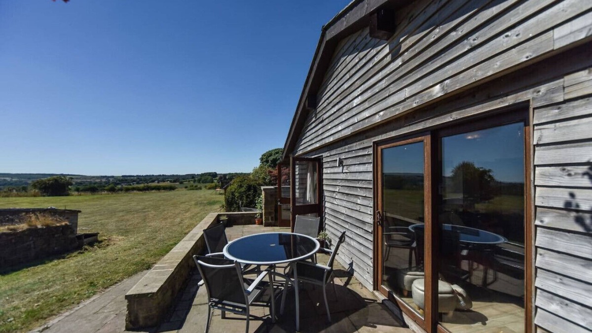 Ashover Cabin | Amber Cabin, sleeps 4, peaceful cabin in the Derbyshire Dales