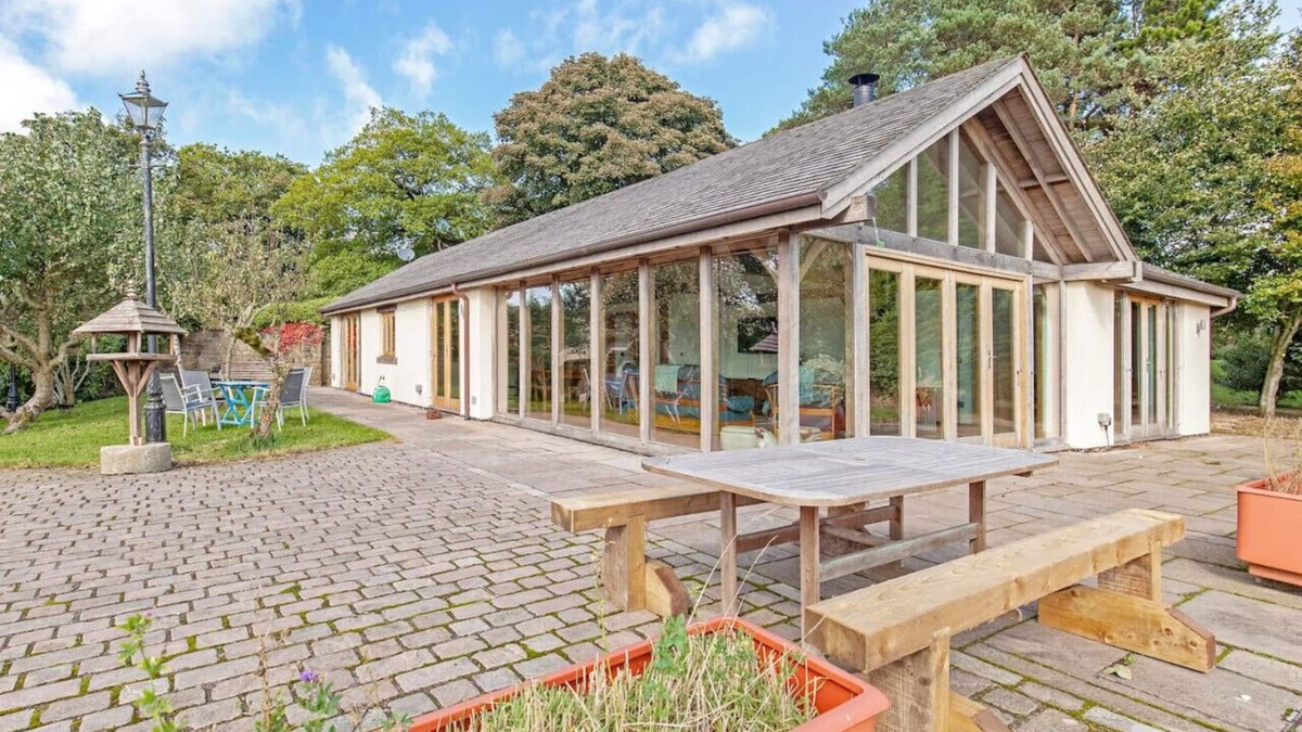 Ashover Cottage | Amber Lodge, sleeps 5, Stunning property nestled in the Derbyshire Countryside