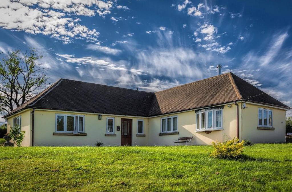 Alfreton Apartment | Amber Lodge with private hot tub