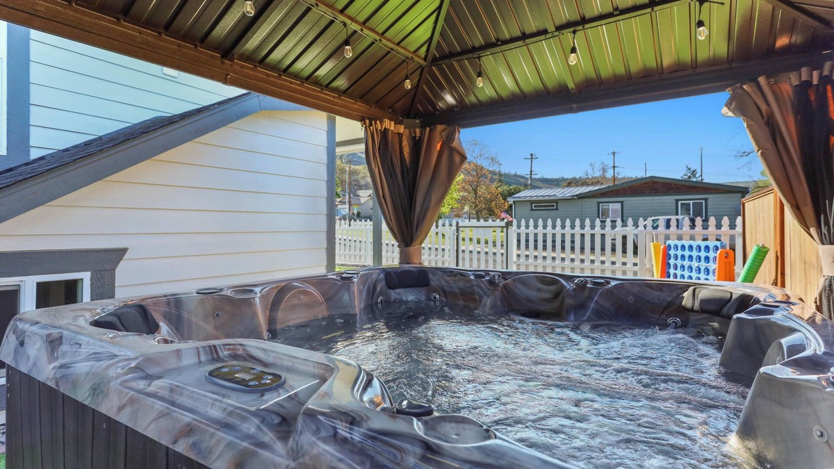 The Dalles House | Amber Nook! Always clean, and build to be comfortable!