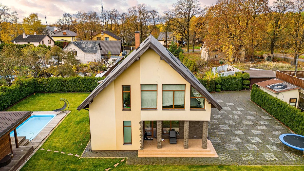 Latgale Suburb Villa | AmberVilla In a quiet place, next to the forest,near city center.Sauna with pool