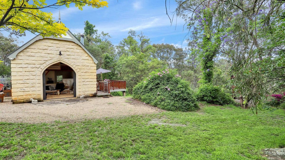 Ebenezer House | Ambient stone guest house set amongst a historical farmhouse backdrop.