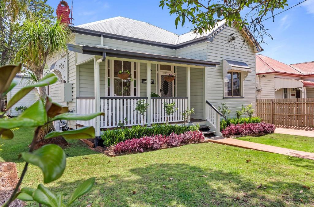 South Toowoomba House | Ambiente Cottage - Pet and Family Friendly