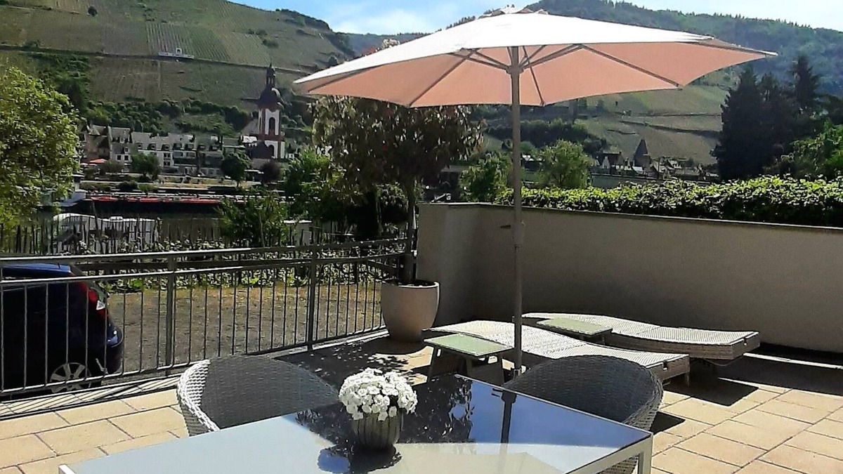 Kaimt Apartment | AMBIENTE: Top location, 10m to the banks of the Moselle, 5 min. to the old town, barrier-free!