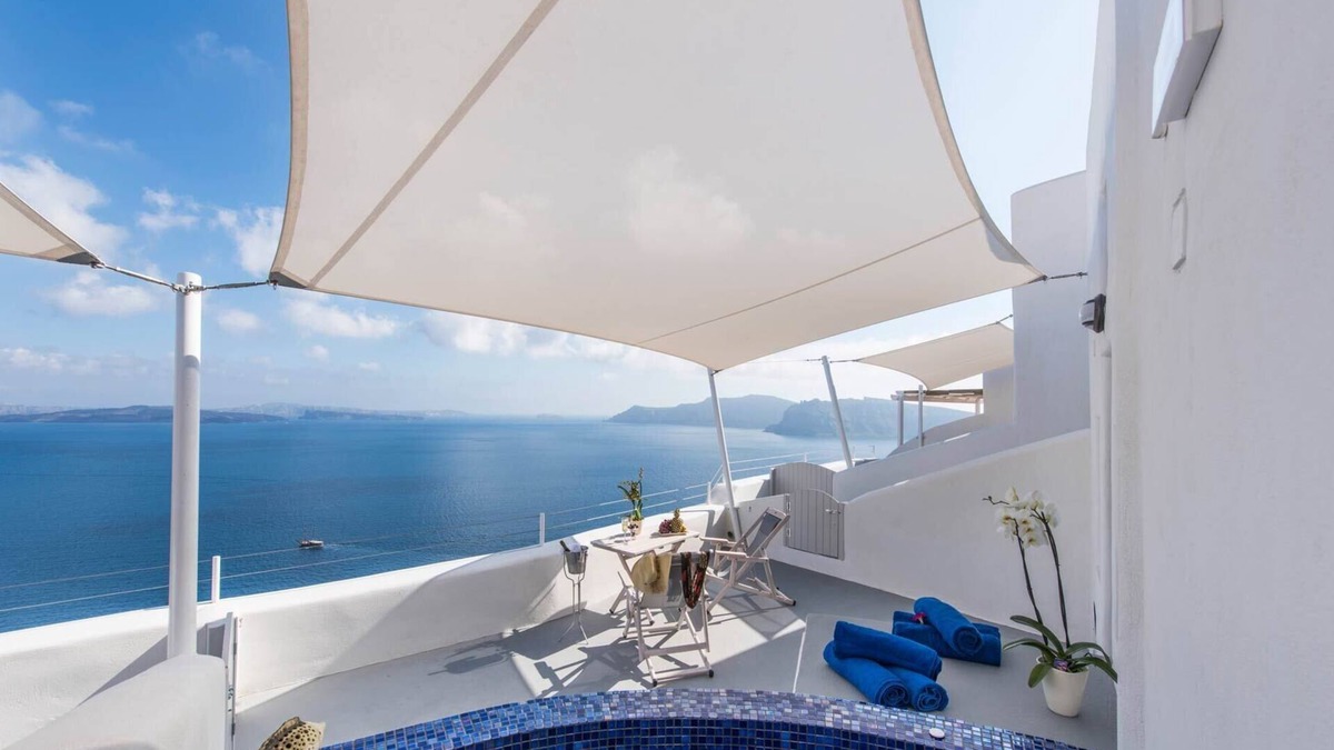 Oia Hotel | Ambition Suites