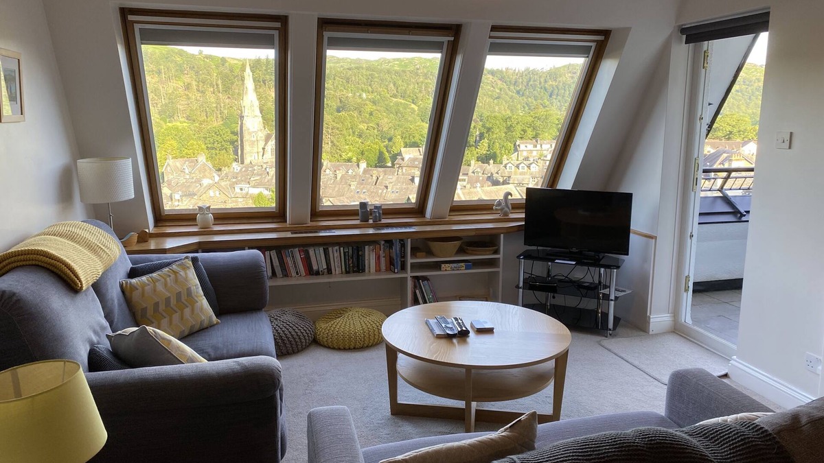 Ambleside Apartment | Ambleview - fell views with balcony and private parking in central Ambleside.
