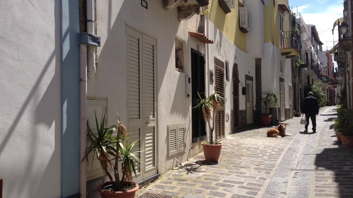 Lipari Historic Centre Apartment | Ambra