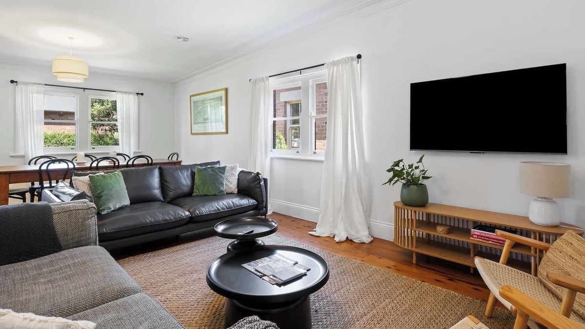 Orange House | Ambrose On Byng | Central Location