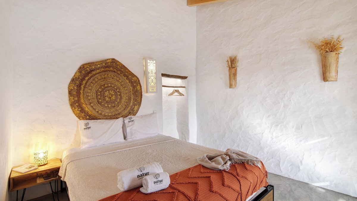 Alta Mora Apartment | 'Amêndoa Duro Amarelo' Room with Mountain View, Wi-Fi and Air Conditioning