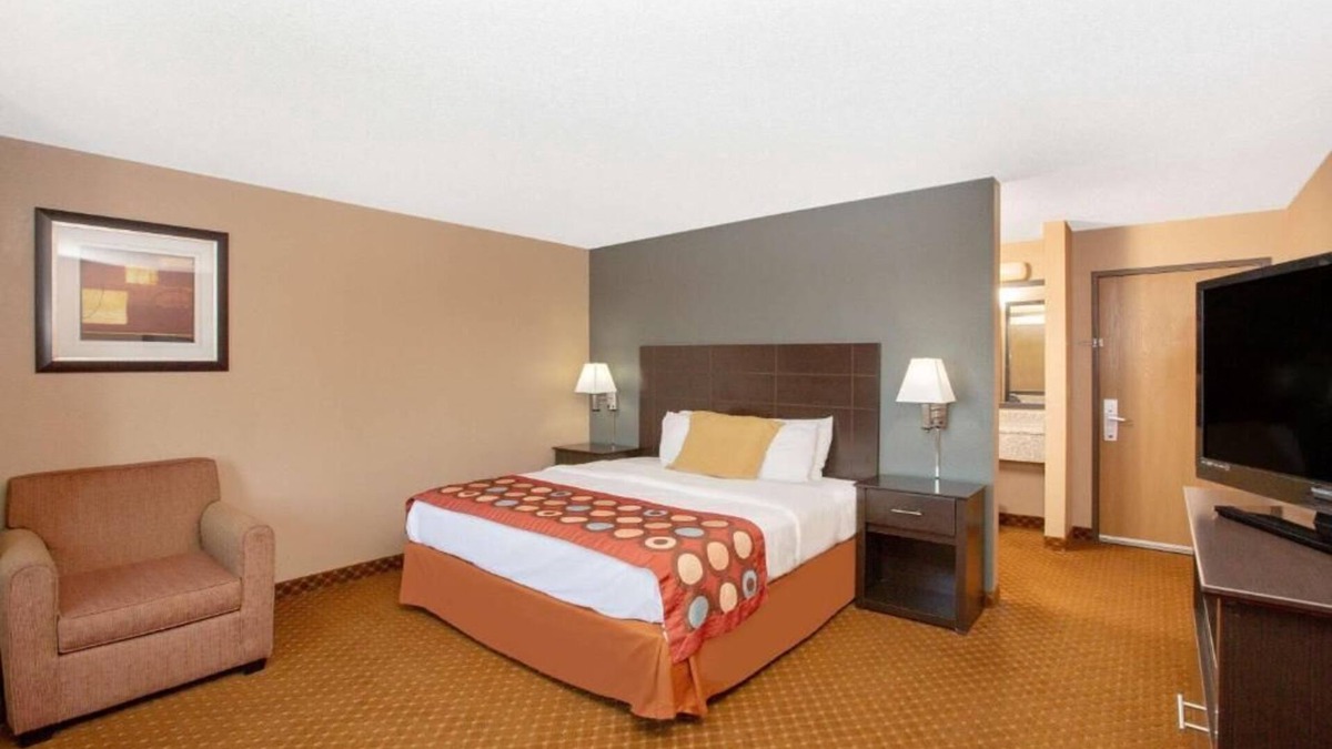 Oakdale Hotel | American hotel in Coralville Iowa City Iowa