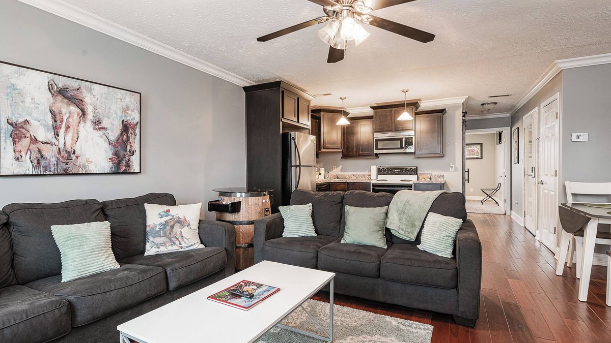 Jeffersonville Apartment | American Pharoah Twin Spires Suite