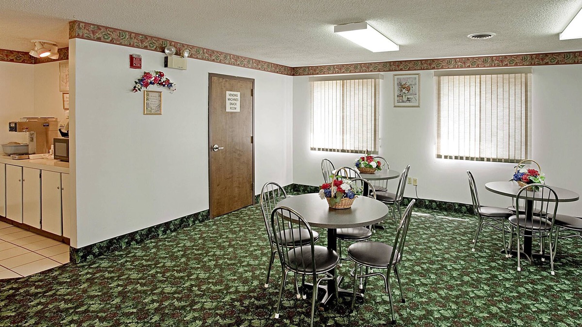 West Frankfort Hotel | Americas Best Value Inn West Frankfort