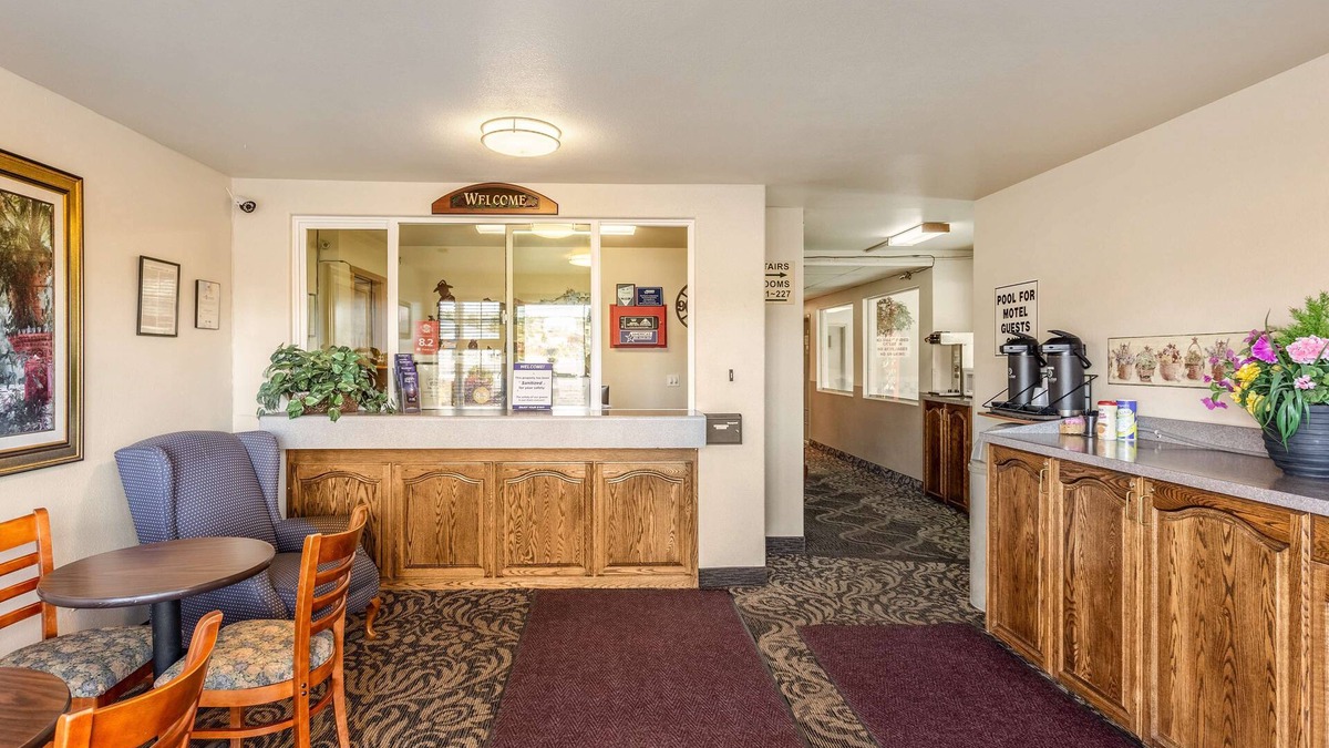 Burns Hotel | Americas Best Value Inn Burns