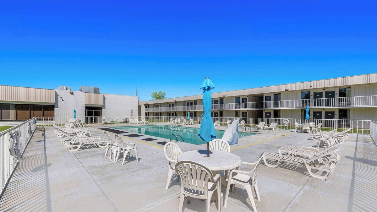Hamilton Hotel | Americas Best Value Inn Hamilton