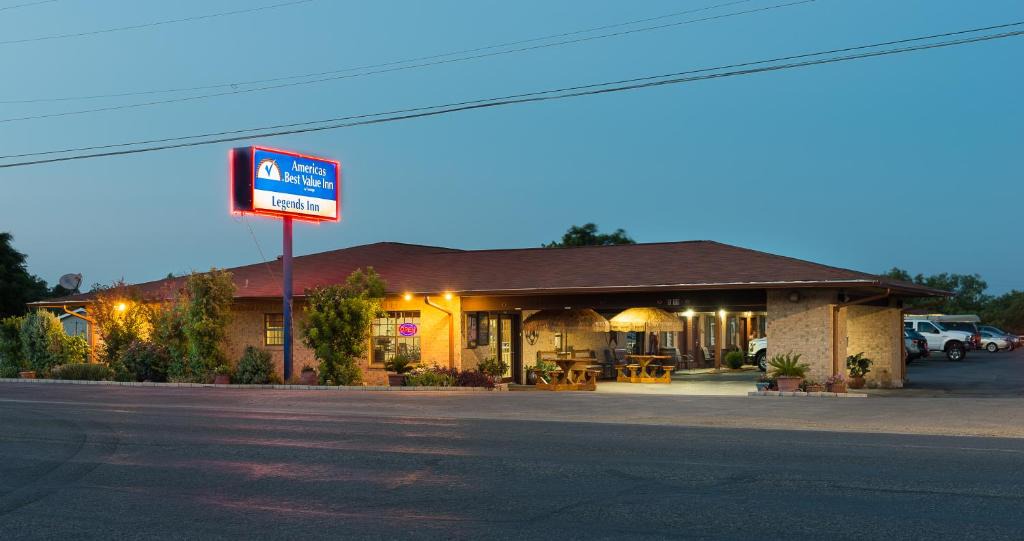 Junction Hotel | Americas Best Value Inn - Legend's Inn