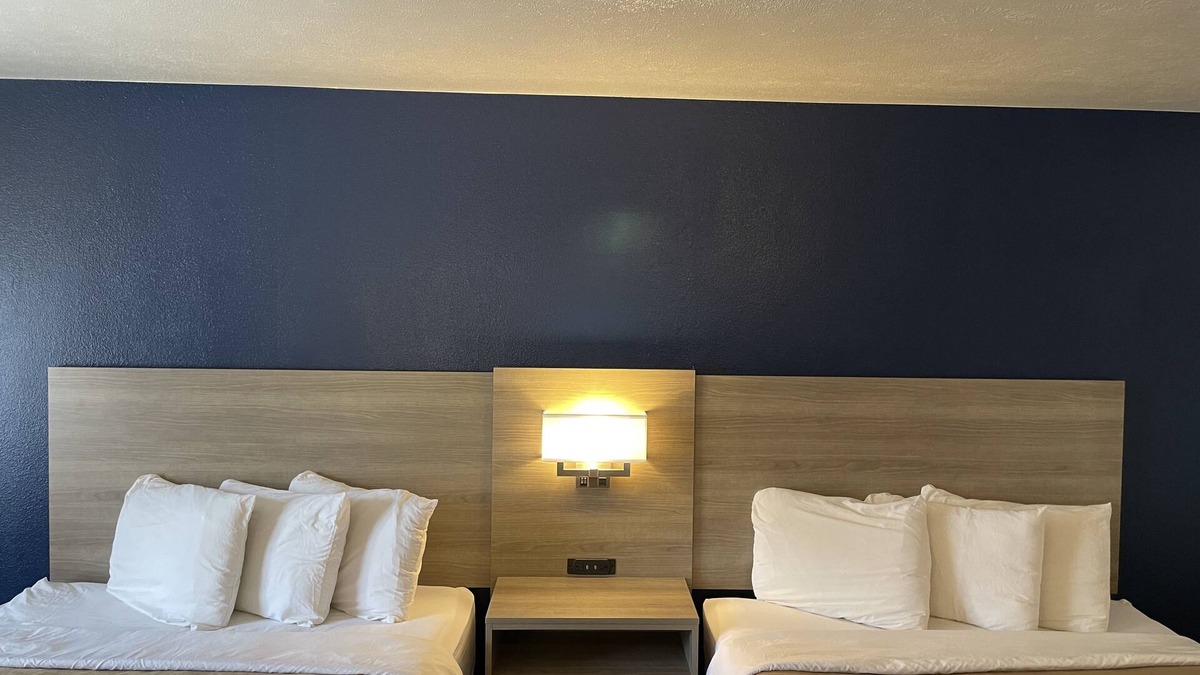 Ballard Hotel | Americas Best Value Inn Roosevelt Ballard