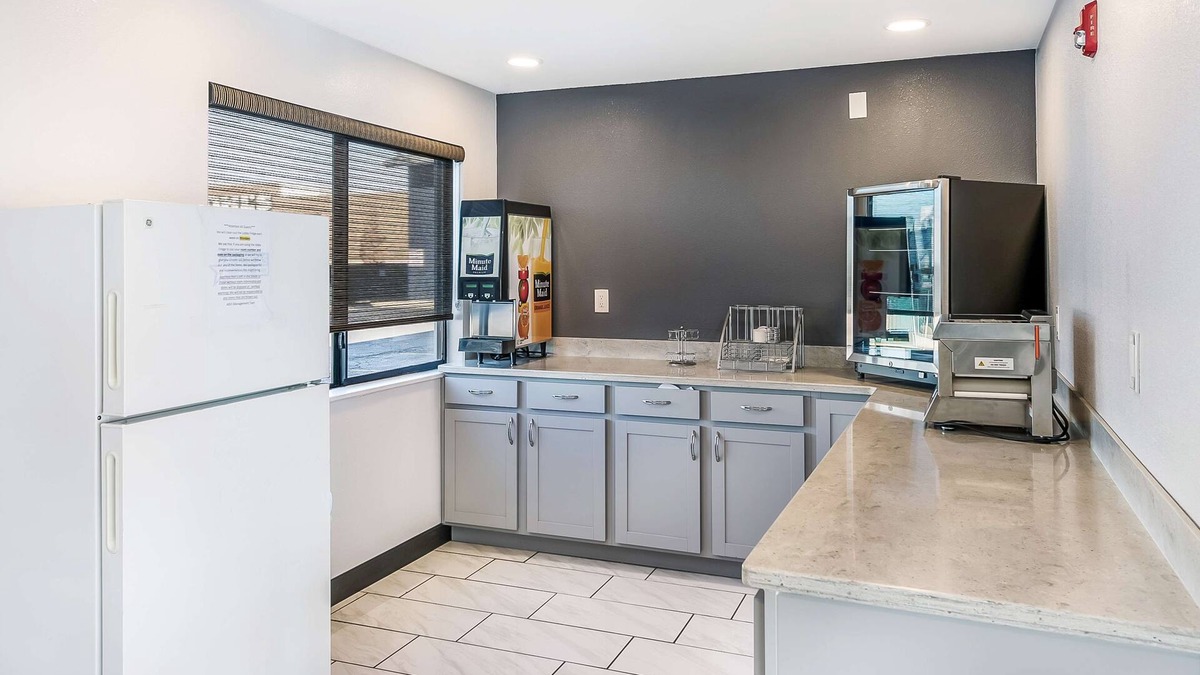 East Peoria Hotel | Americas Best Value Inn East Peoria