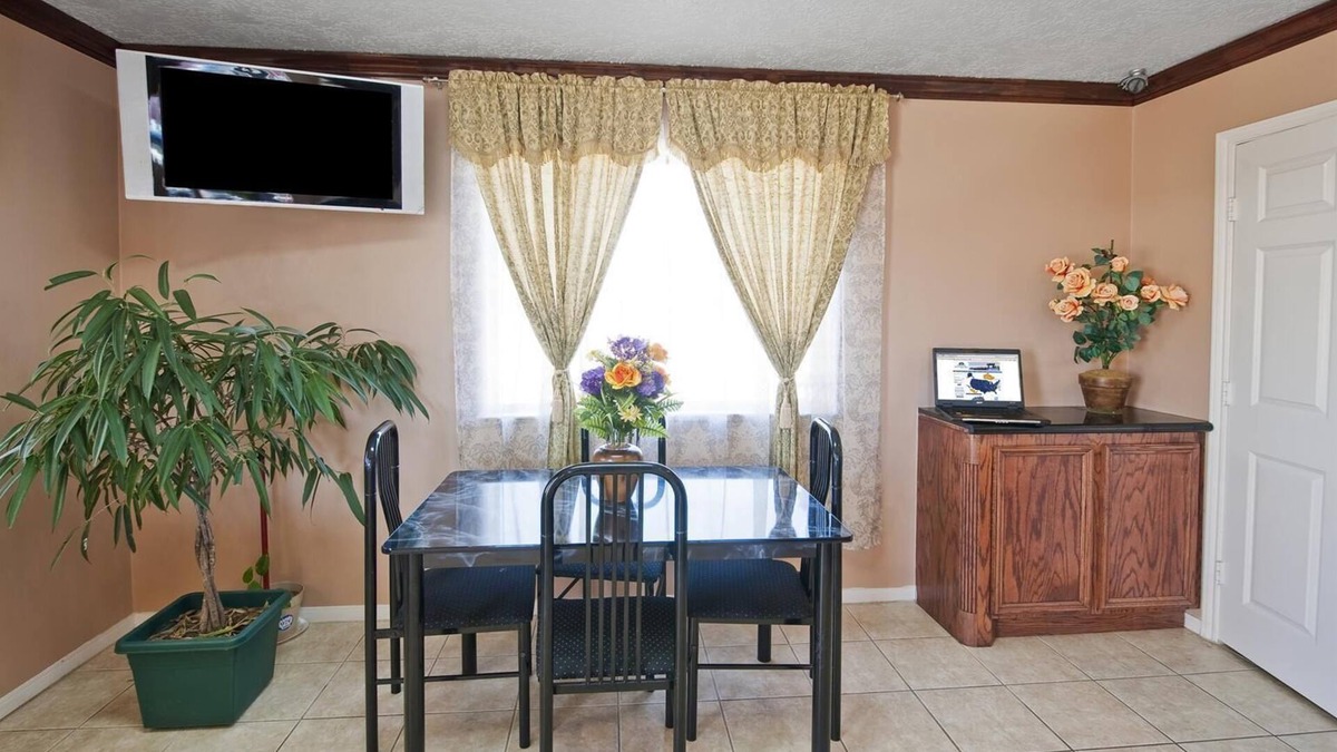 Hempstead Hotel | Americas Best Value Inn & Suites Hempstead Prairie View