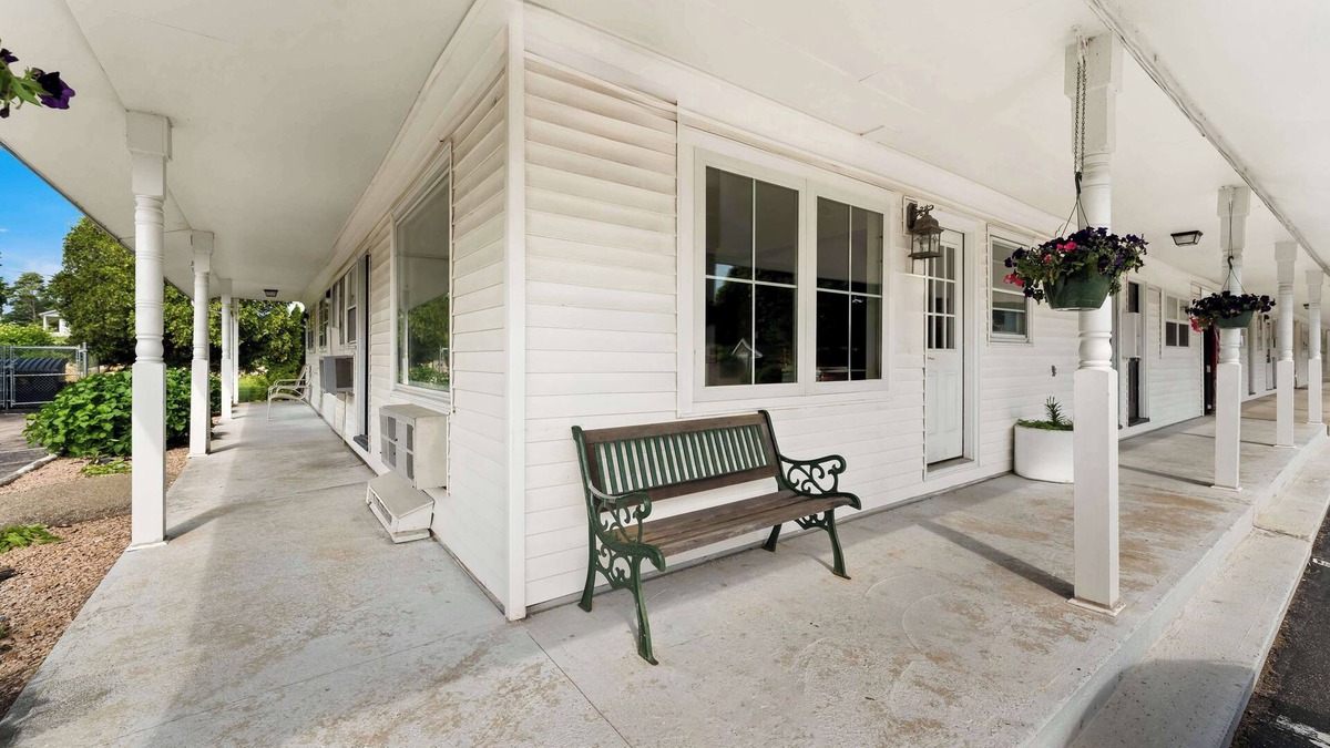 Stonington Hotel | Americas Best Value Inn Stonington Mystic