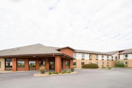 Mount Pleasant Hotel | AmericInn by Wyndham Mount Pleasant