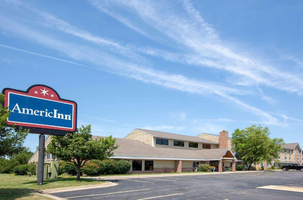 Oakdale Hotel | AmericInn by Wyndham Coralville