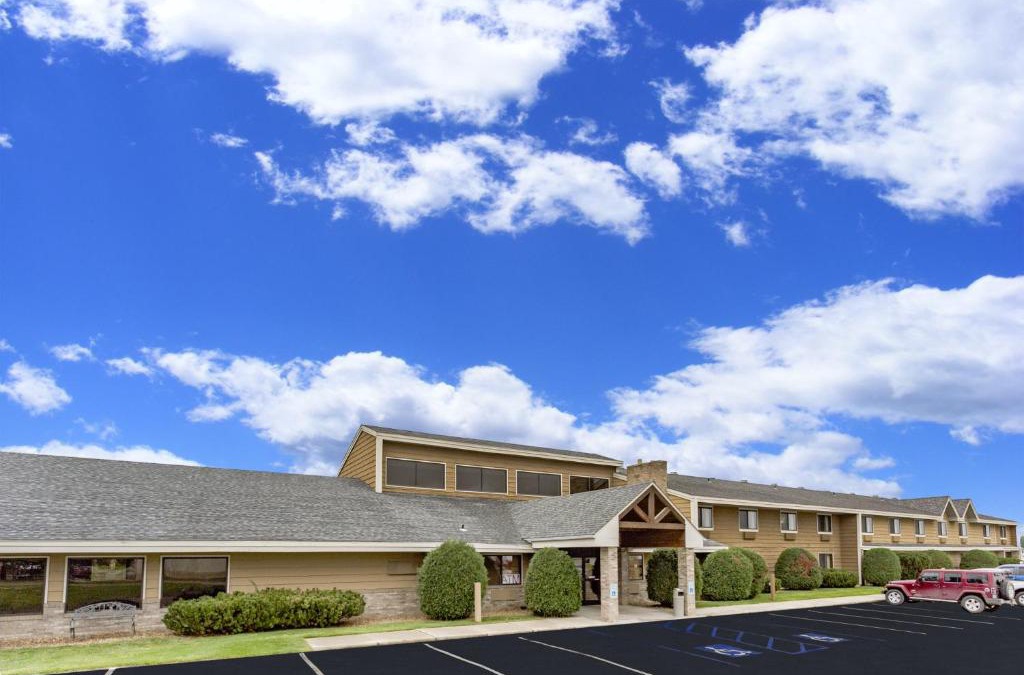 Dickinson Hotel | AmericInn by Wyndham Dickinson