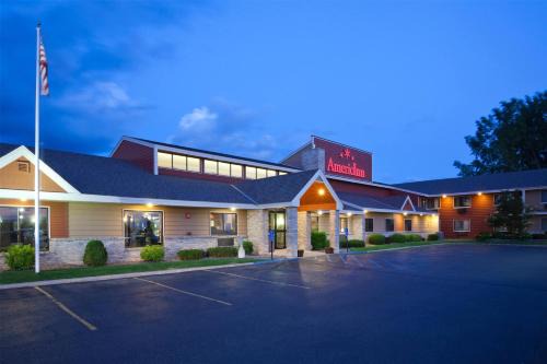 Fergus Falls Hotel | AmericInn by Wyndham Fergus Falls Conference Center