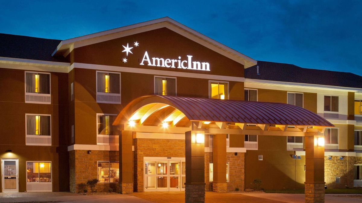Fairfield Hotel | AmericInn by Wyndham Fairfield
