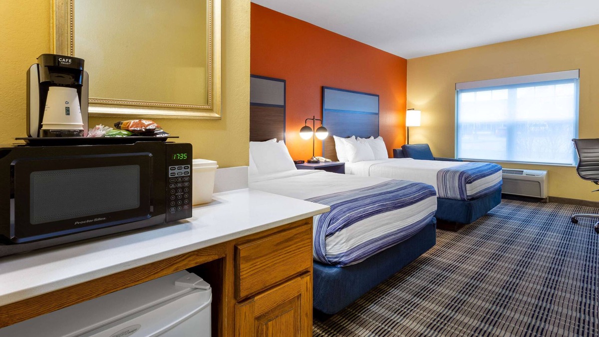 Fulton Hotel | AmericInn by Wyndham Fulton Clinton