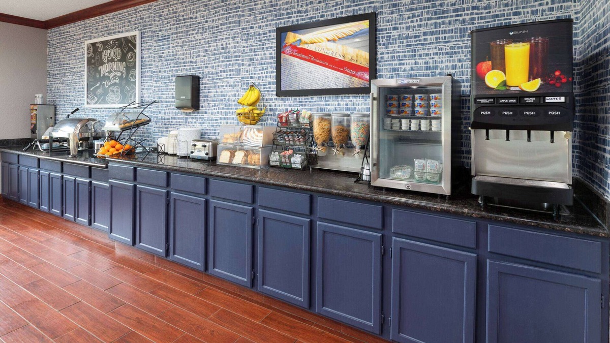 Grinnell Hotel | AmericInn by Wyndham Grinnell