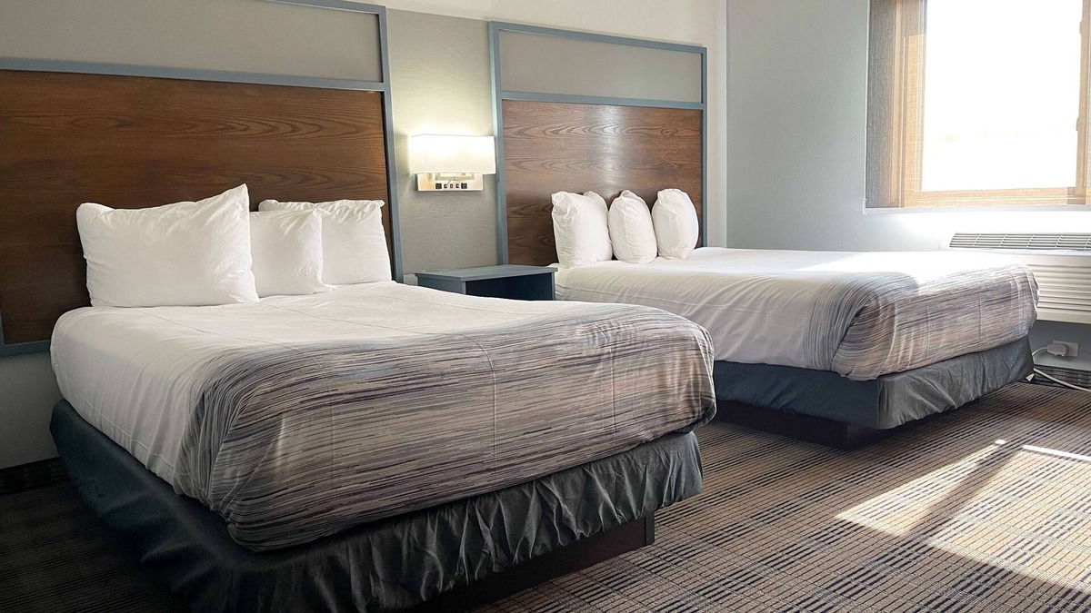 Ladysmith Hotel | AmericInn by Wyndham Ladysmith