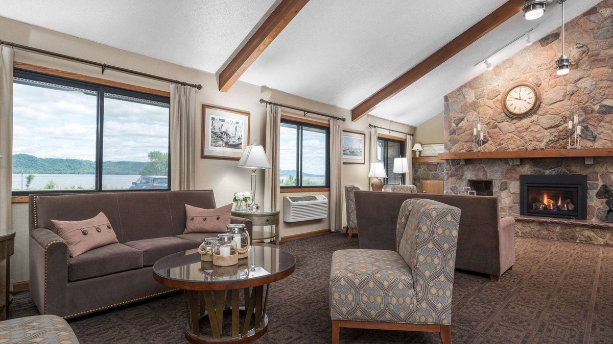 Lake City Hotel | AmericInn by Wyndham Lake City