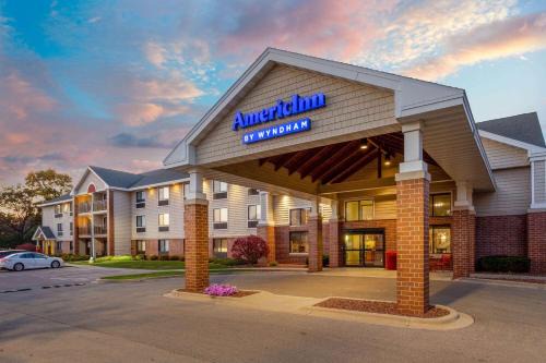 Monona Hotel | AmericInn by Wyndham Madison South