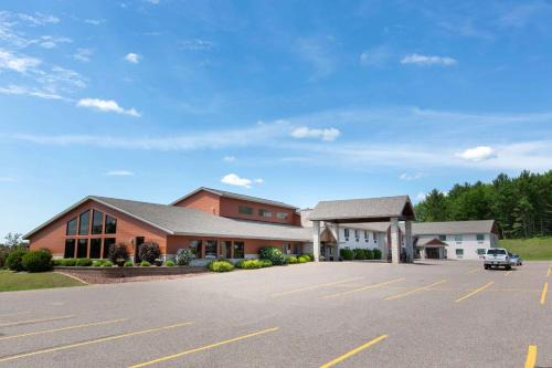 Merrill Hotel | AmericInn by Wyndham Merrill