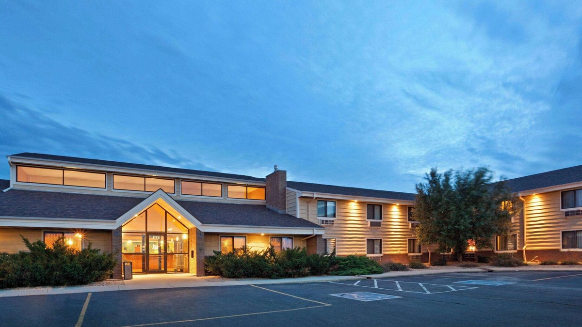 Mitchell Hotel | AmericInn by Wyndham Mitchell