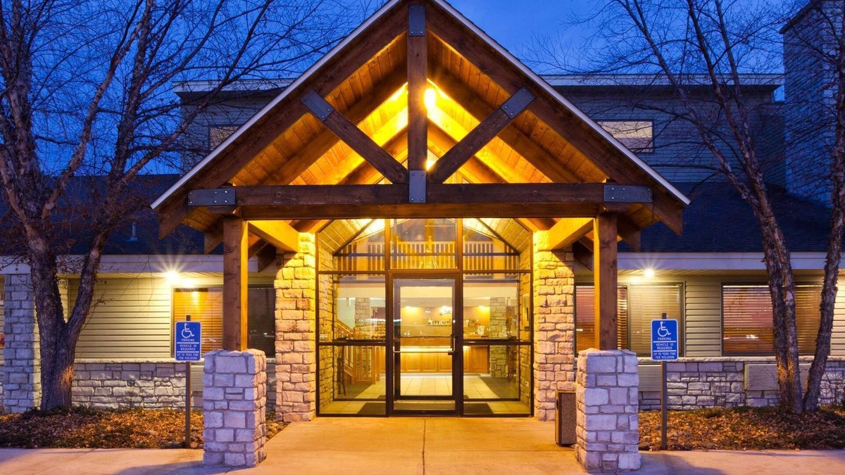 Princeton Hotel | AmericInn by Wyndham Princeton MN