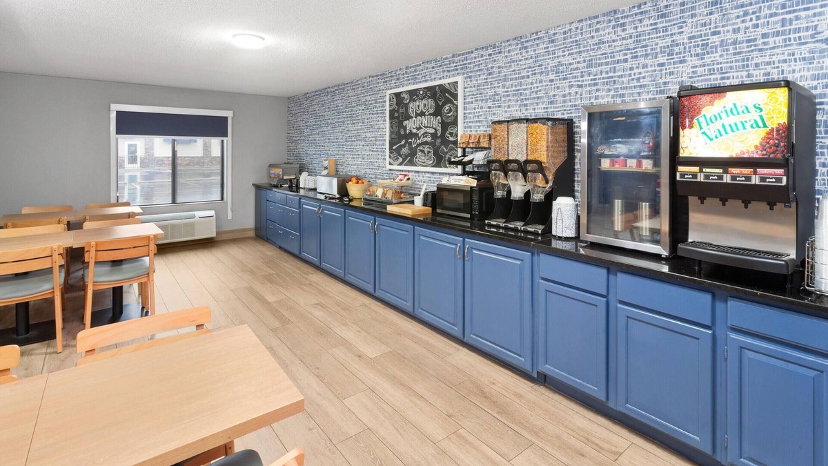 Reedsburg Hotel | AmericInn by Wyndham Reedsburg
