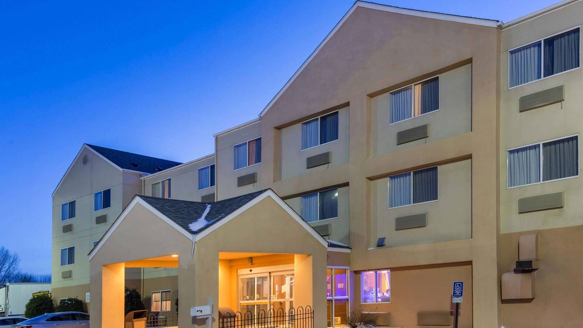 St. Cloud Hotel | AmericInn by Wyndham St. Cloud MN Shopping Area