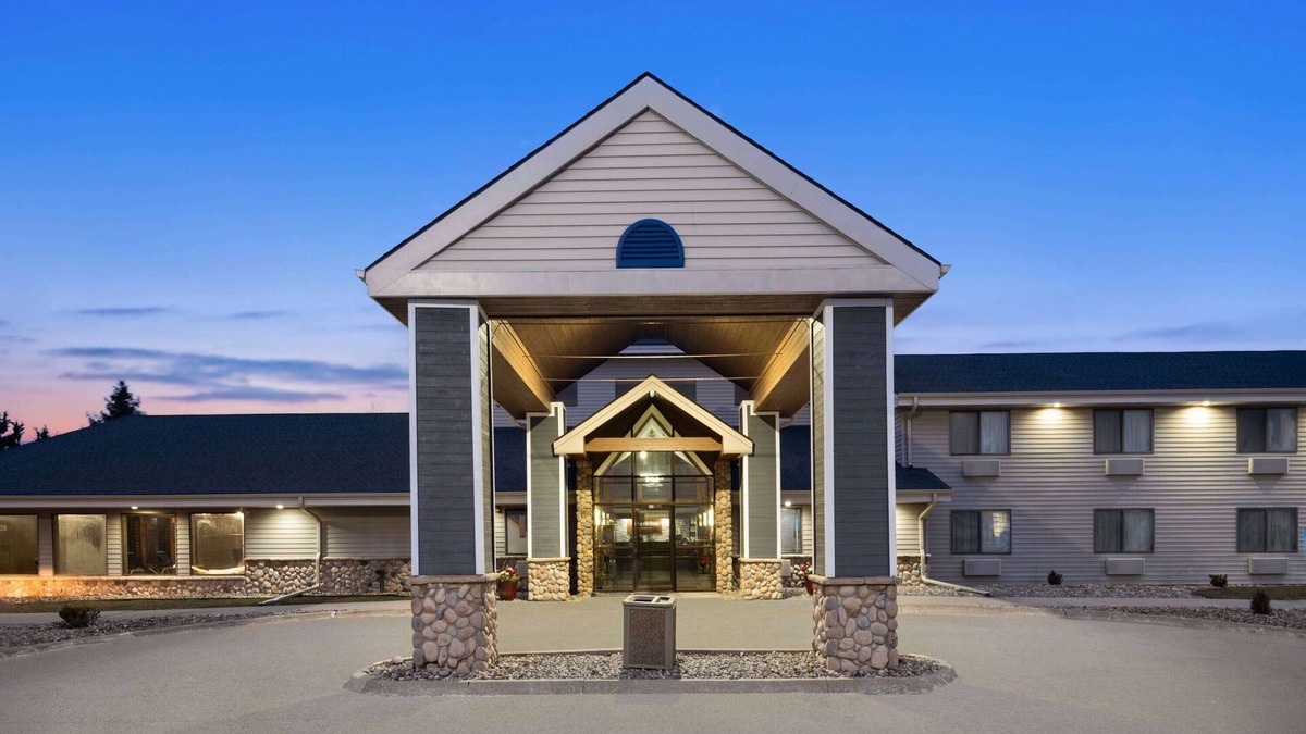 Stuart Hotel | AmericInn by Wyndham Stuart