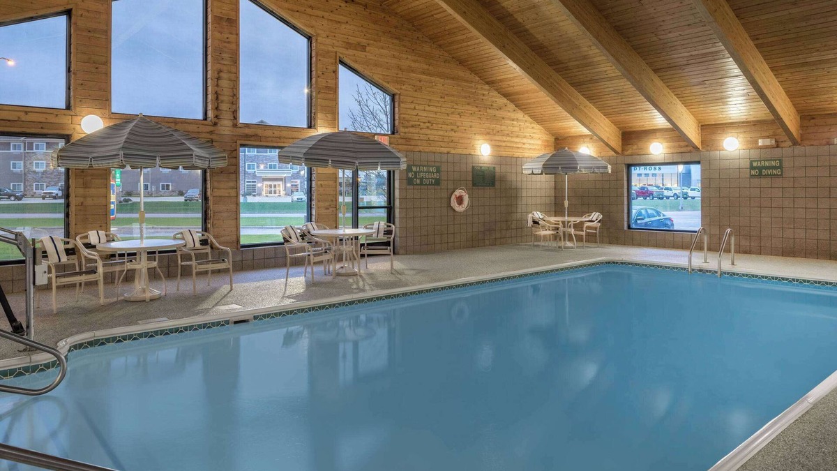 Valley City Hotel | AmericInn by Wyndham Valley City - Conference Center