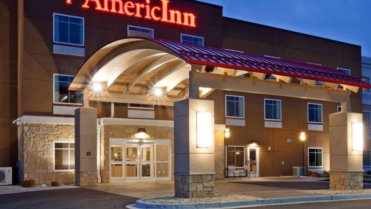 Waupun Hotel | AmericInn by Wyndham Waupun