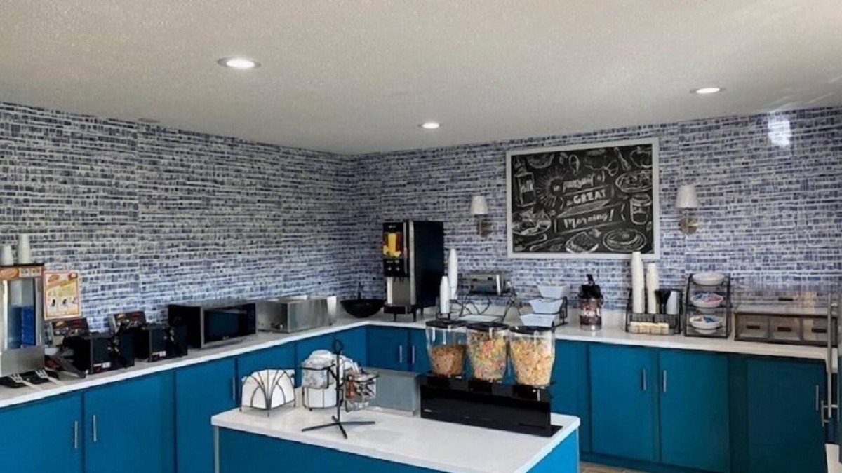 Conroy Hotel | AmericInn by Wyndham Williamsburg