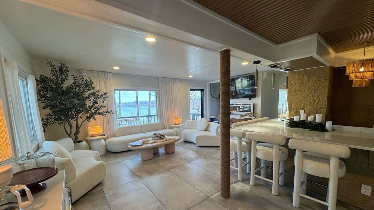 Hudson Cabin | Amethyst Bay on Lake Mallalieu:sauna&swimspa pool