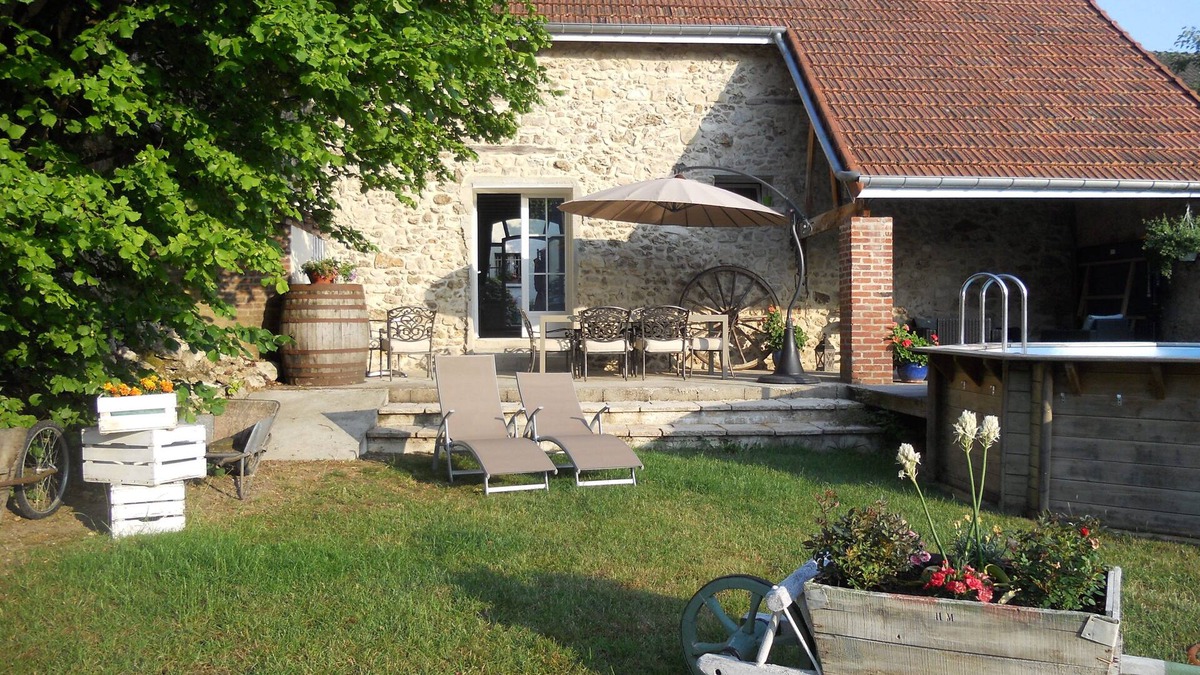 Mareuil-le-Port House | Amethyst Room "The Thousand and One Stones"