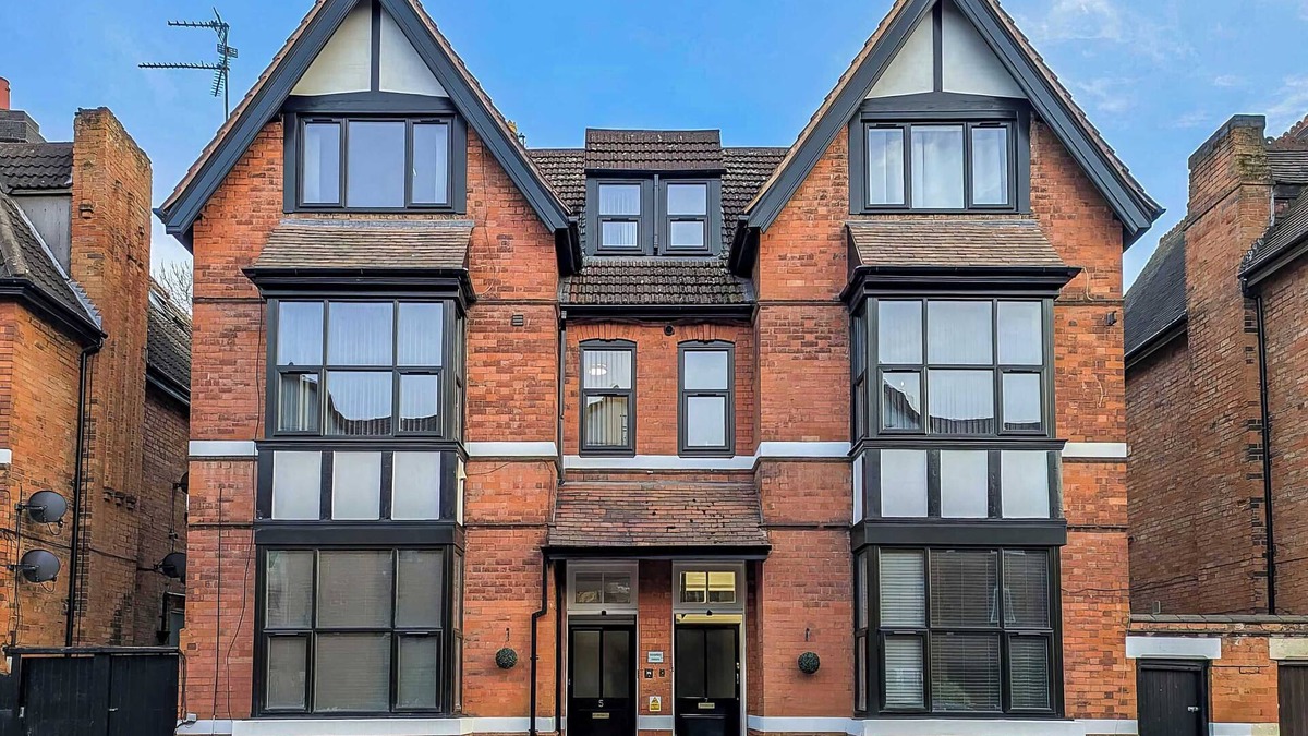 Moseley Apartment | Amethyst Suite Moseley Birmingham StayStaycations