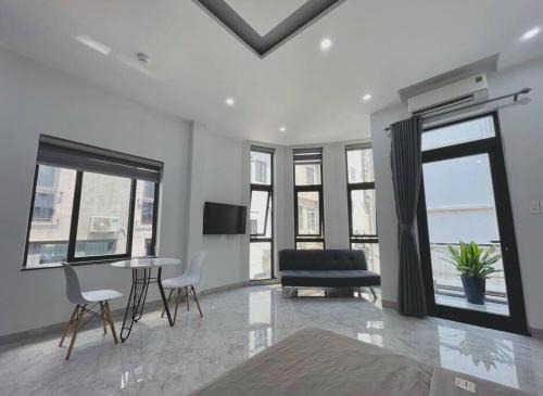 Son Tra Apartment | Ami Foreign Center Da Nang 2 Cozy Room 005 - 2 Facades, Balcony, Many Windows
