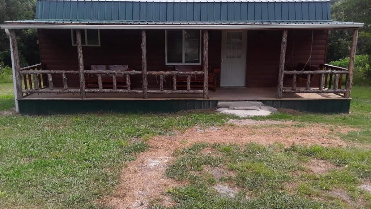 Marshall Cabin | Amish built, lofted cabin located on a working Buffalo Farm near Buffalo River