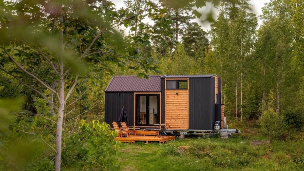 Ammeberg House | Åmmebergs Blommor by Tiny Away