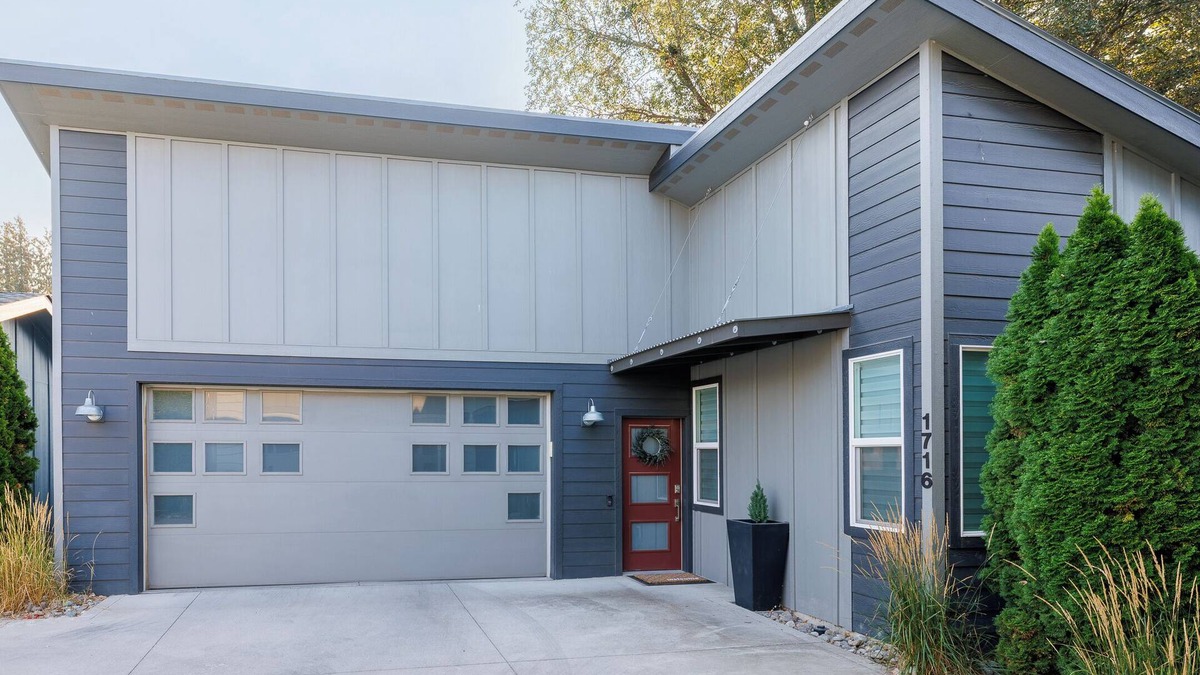 Coeur d'Alene House | Ammon Place Getaway - Modern house, close to Centennial Trail and Riverstone!
