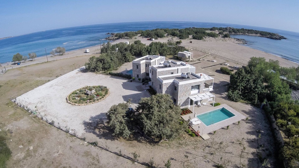 Gialos Villa | AMMOS-CEDAR BAY BEACHSIDE VILLAS -LUXURY STONE VILLA -PRIVATE POOL